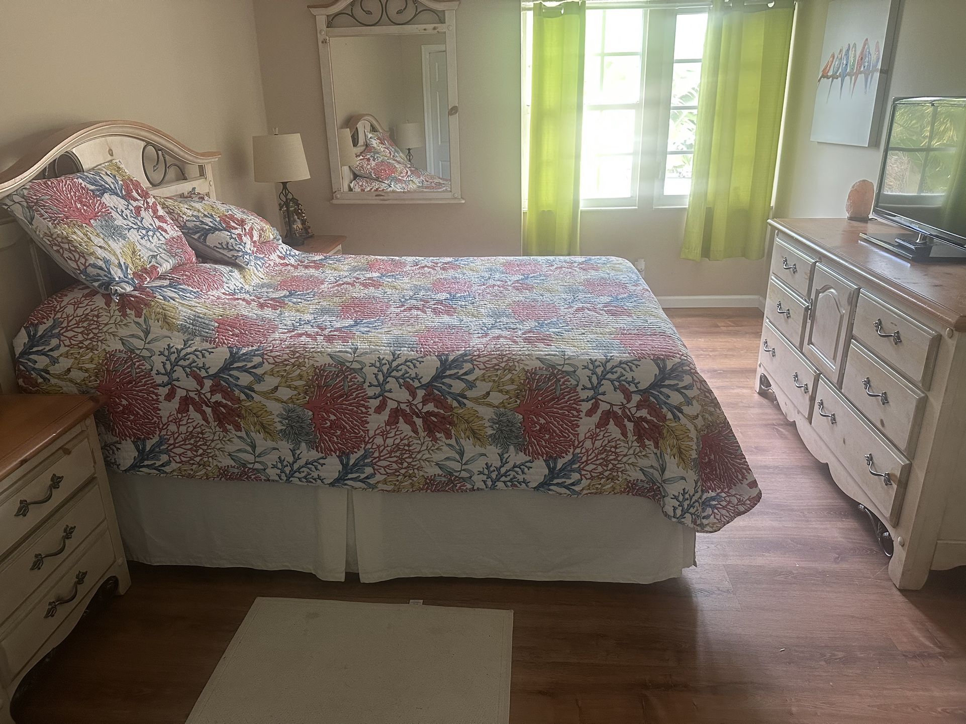 5 Pc Wood Bedroom Set