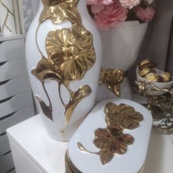 Flower Vase Gold And White 