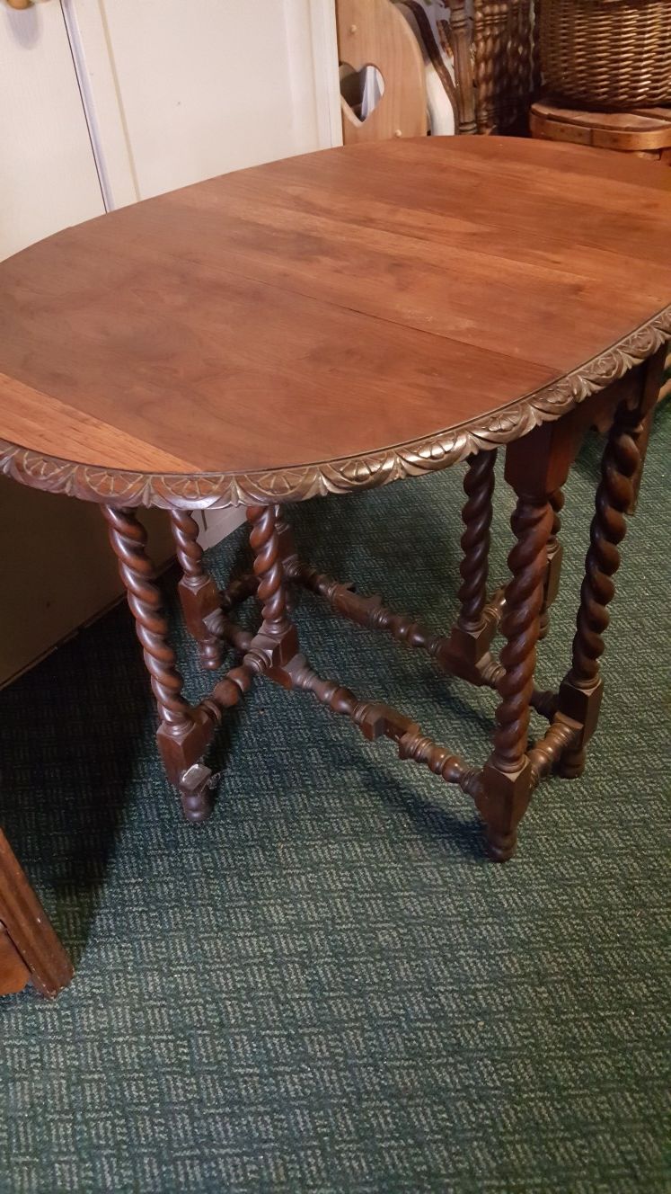 Antique Gateleg Dropleaf Table