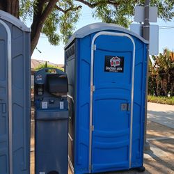 Portable Restroom / Baños