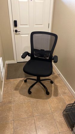 Black Mesh Office Chair with Flip-Up Arms