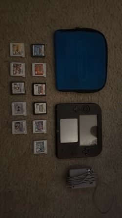 Nintendo 2ds with assorted games (Pokemon Sun, Pokemon X and Y, Pokemon White and White 2)