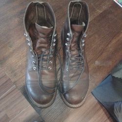 RED WING BOOTS SIZE 8 MEN