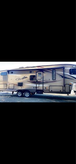 2015 Keystone Cougar 28 RDB fifth wheel