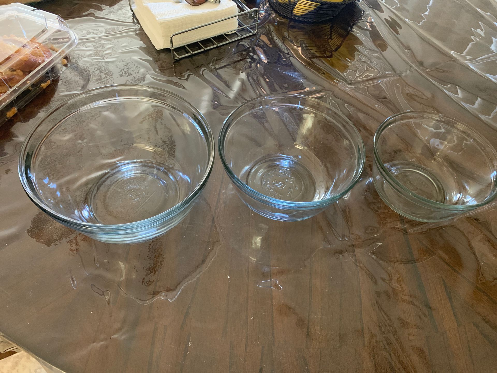Pyrex clear bowl set of three