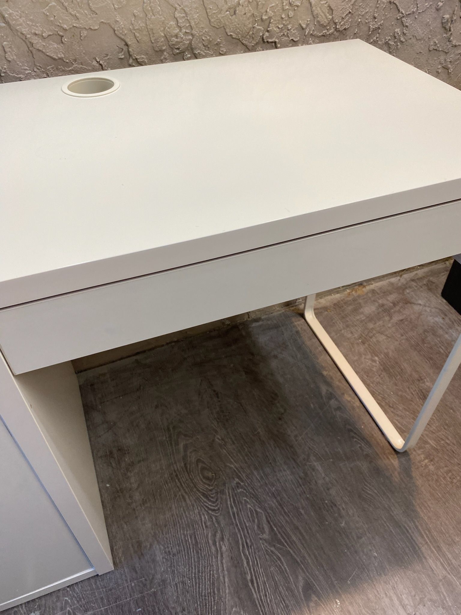 White Desk with Storage - Delivery Available for a Fee - See my other items 😁