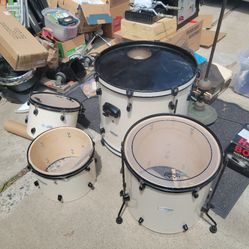 Pearl Forum Drums Bass plus 3 others drum