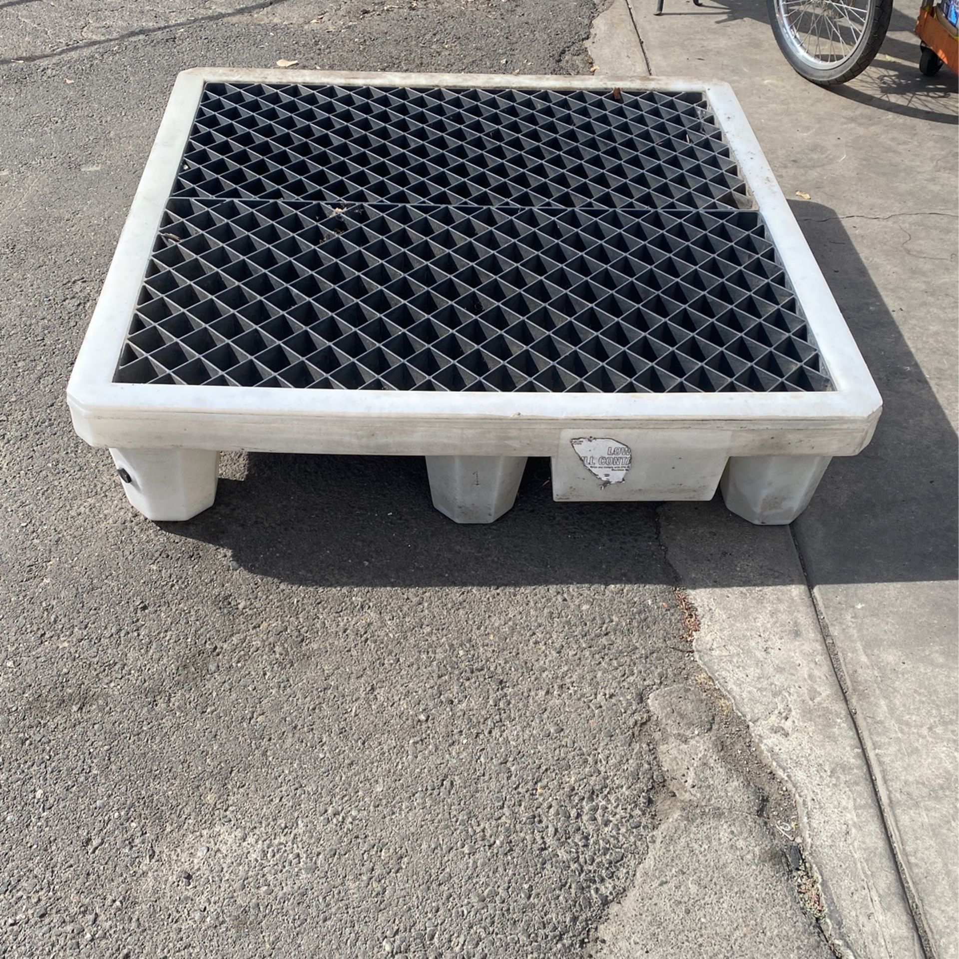 4 50 gal Drum Containment Platform