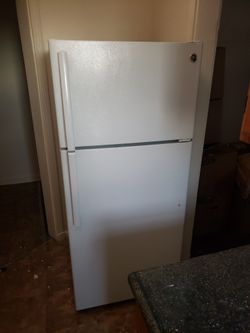 White Ge Refrigerator 
