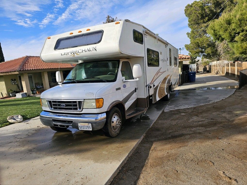 2008 Coachmen Leprechaun