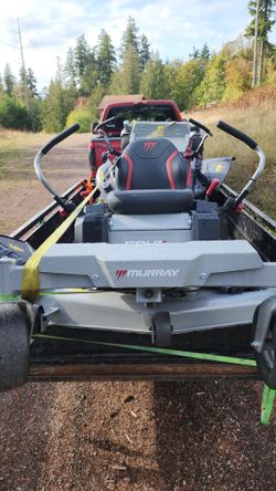 Zero turn mower $1,000 off!!! Briggs and Stratton Murray lawnmower! Can meet all over!!

