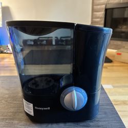 Almost New - Honeywell Filter Free Moisture Humidifier