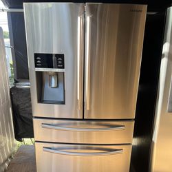 Samsung 4 Door Refrigerator Stainless Steel Refrigerator 60 day warranty/ Located at:📍5415 Carmack Rd Tampa Fl 33610📍