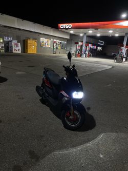 T - Spino 200cc scooter