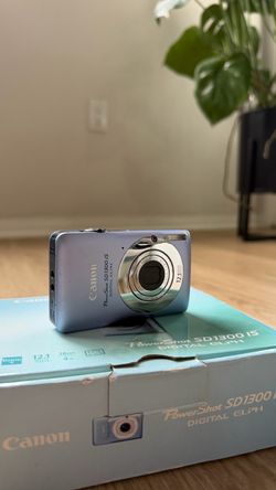 Canon PowerShot SD1300 IS Blue Compact Digital Camera 12.1 MP