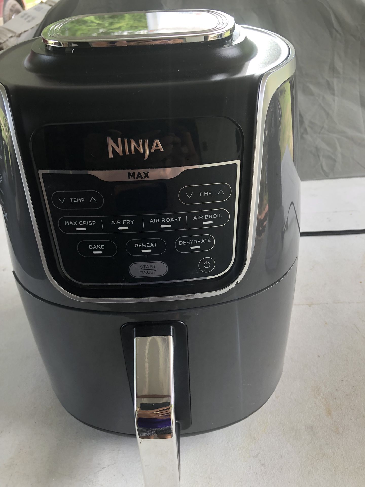 Ninja AF161 Max XL Air Fryer that Cooks, Crisps, Roasts, Bakes