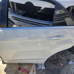 2010-2013 Mercedes e350 w212 left rear door complete with glass and all electronics