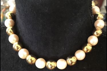Glass Pearl Necklace 