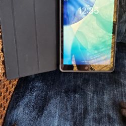 Ipad 9th Generation Cellular 64gb Like New In Otterbox Hard Case $180 Obo