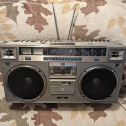 JVC RC-M70JW Cassette/Radio Boombox READ DESCRIPTION 