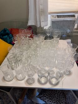 LARGE LOT OF GLASSWARE & CRYSTAL