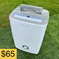 DEHUMIDIFIER FRIGIDAIRE  (RETAILS $300+, SELLING FOR $65)