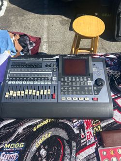 Roland VS-1880  Digital Studio Workstation 24-Bit 18-Track Recorder Mixer Nice !