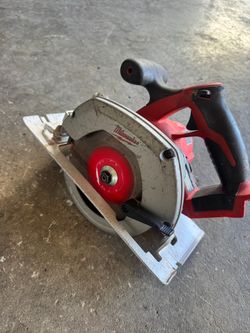 Milwaukee Cordless Circular Saw (Tool Only)