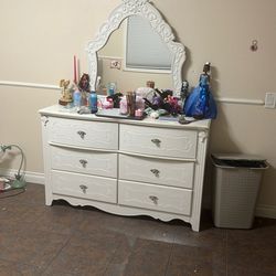Ashley Furniture Dresser With mirror