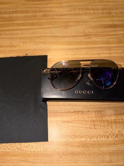 Gucci Aviator Sunglasses with Case (Gold)