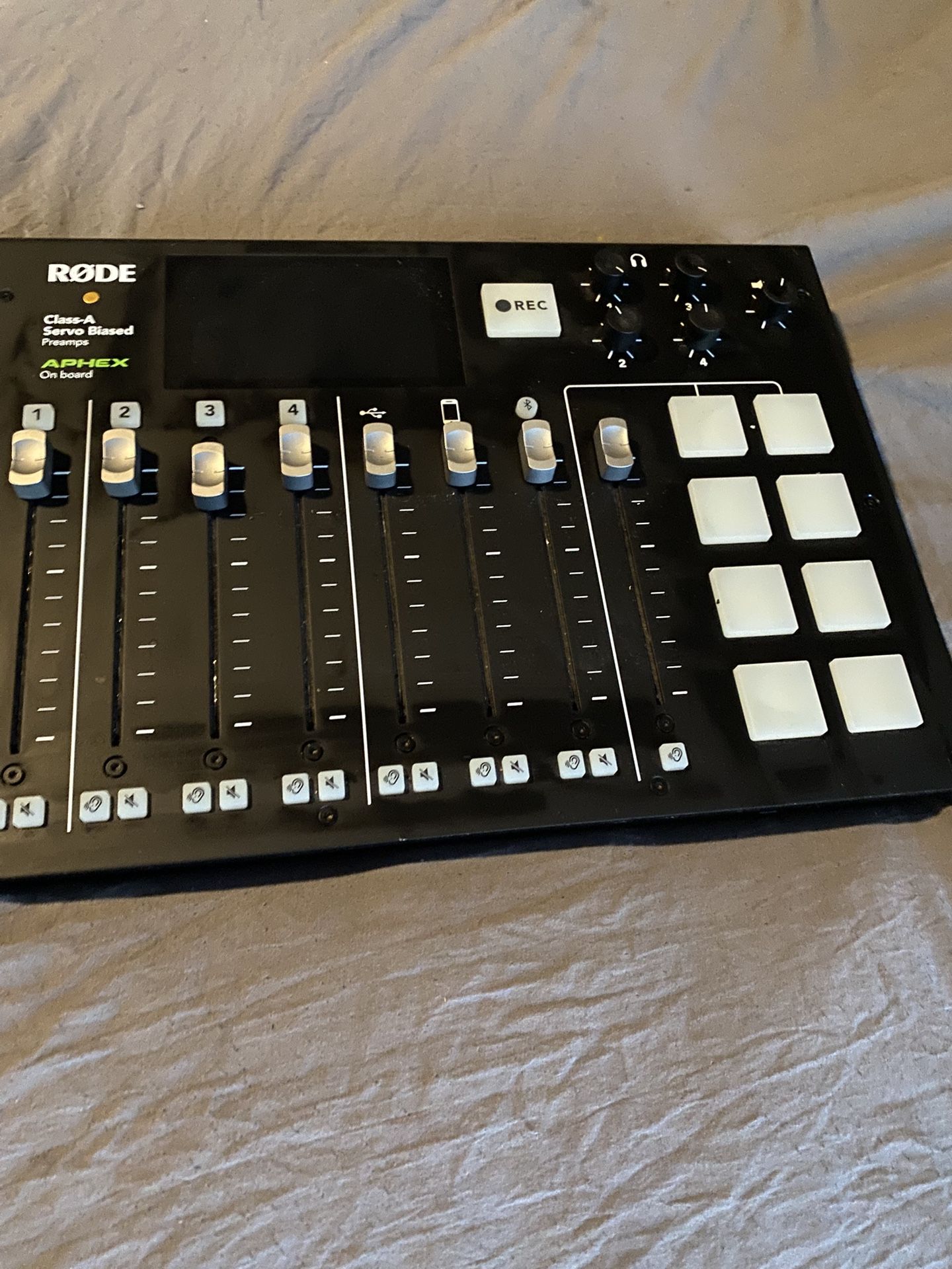 Rode Aphex Podcast Studio