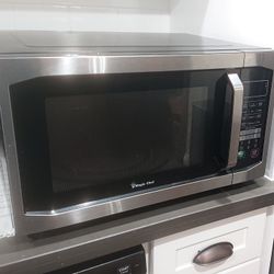 Magic Chef 1100-Watt Countertop Microwave Oven