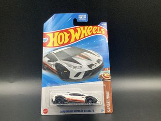 Hot Wheels White Lamborghini Huracan Sterrato 41/(contact info removed)