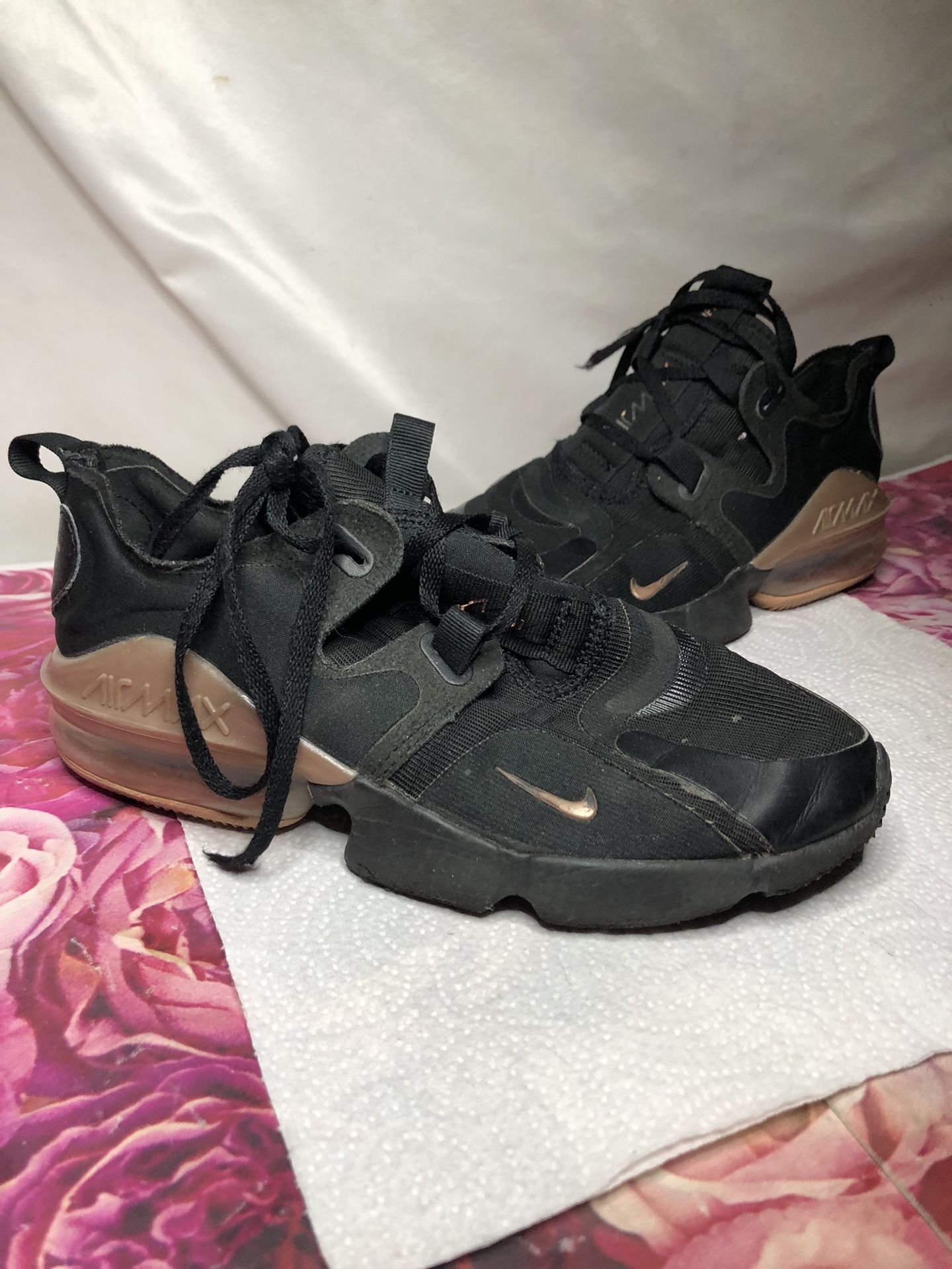 Women's Nike Air Max Infinity Shoes