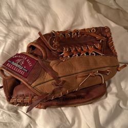 Nokona Glove AMG 1275