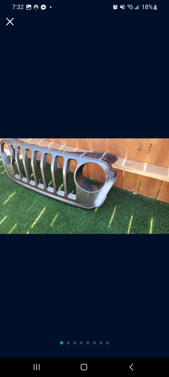 2018 - 2023 WRANGLER JL GRILLE FRAME
GRILL USED OEM GENUINE. NC1