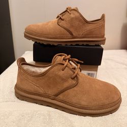 UGG shoes size 9 Brand New size 9 for men  Zapatos de UGG talla 9 de hombre Nuevos