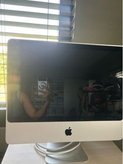 Apple Laptop desktop