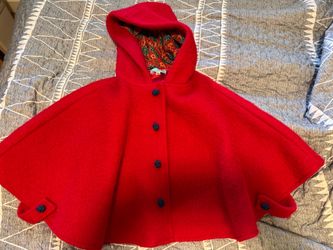 Red wool cape Chou Chou Chic size 120, 6 y.o
