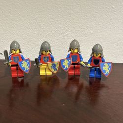 LEGO Crusader Lion Minifigure with Shield Castle Crusaders 6060 Lot-4