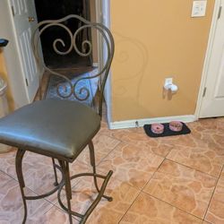 BEAUTIFUL  IRON BARSTOOLS