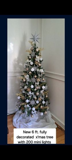 6 ft. Non Lit FULLY DECORATED CHRISTMAS Tree MUST PICK UP PLS. READ DESCRIPTION BELOW & CHECK LOCATION