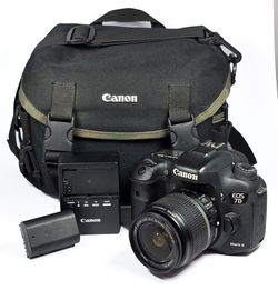 Canon EOS 7D Mark Mk II 20.2mp Digital DSLR Pro Camera Package w/ Canon 18-55mm IS Lens - 100% WORKING!