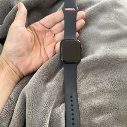 Apple Watch. . Series 5. 44mm. Aluminum And Ceramic Case