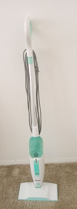 SHARK Floor Steamer