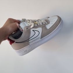 Nike Air Force 1 Low
First Use Light Sail Red