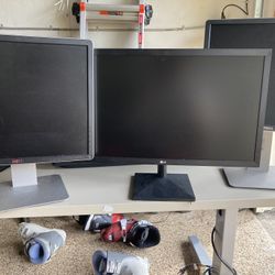 2 dell and 1 lg monitor