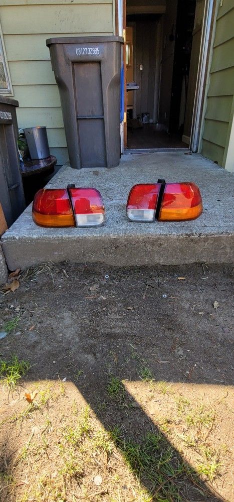 98 Civic Sedan Taillights