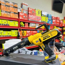 DEWALT 20V MAX Cordless 10 oz / 300 ml Adhesive Gun (Tool Only)