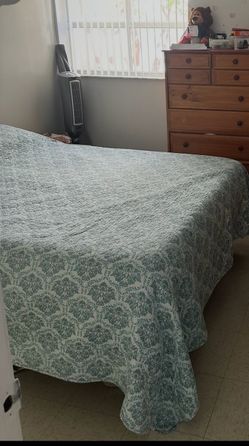 Memory Foam Mattress + Adjustable Base – Like New queen